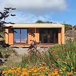 Harbour Tiny House Шале Goleen